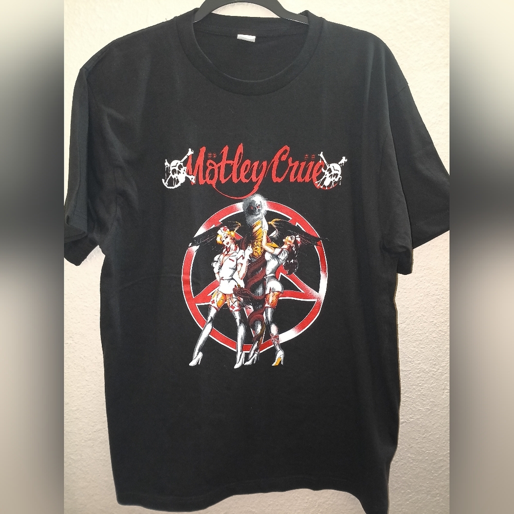 Band Tee Motley Crue size L